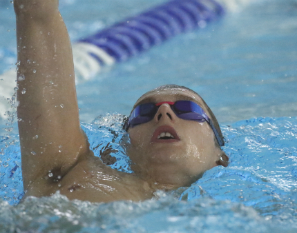 Duncan Scott swimming backstroke in water