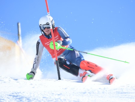 Nicole Ritchie skiing through gates