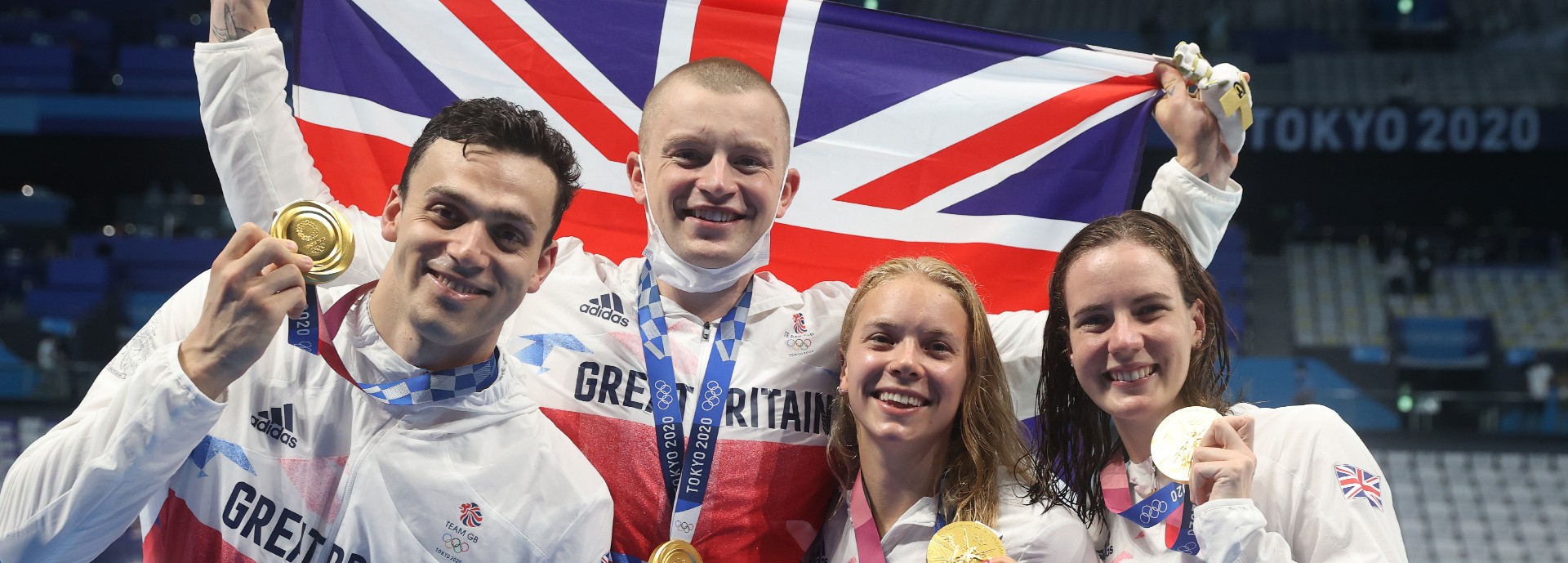 Kathleen Dawson (right) wins gold