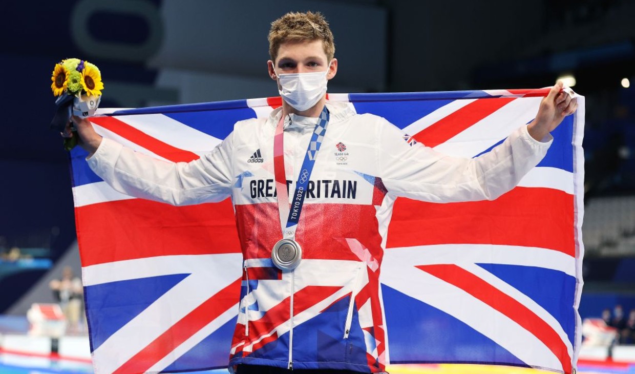 Duncan Scott with silver medal from the 200IM