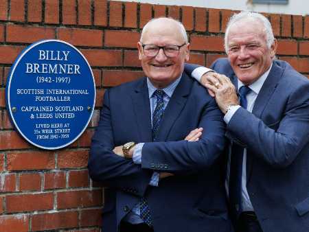 Former footballer players Jimmy Bone and Eddie Gray unveil blue plaque marking the childhood home of their friend and former team mate, late Billy Bremner