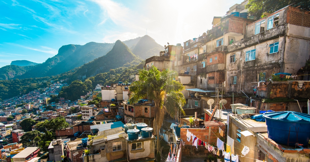 iStock-1249397520-1200x630-favelas2