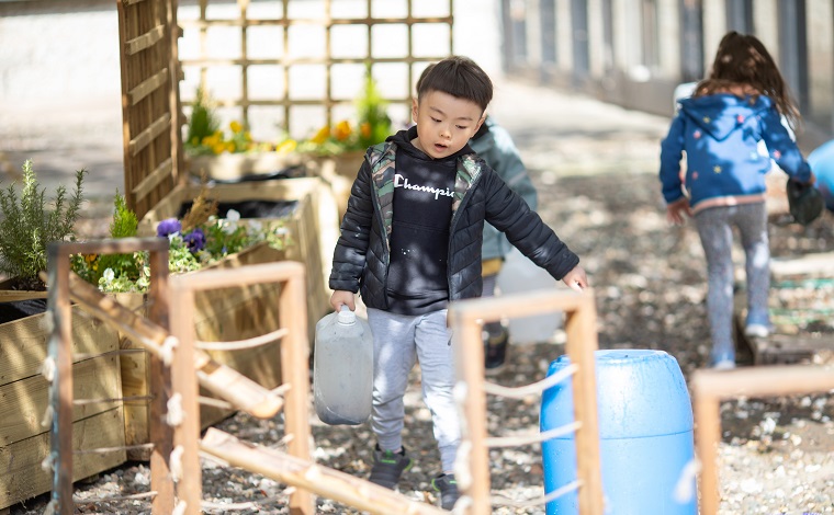 Outdoor exploratory play